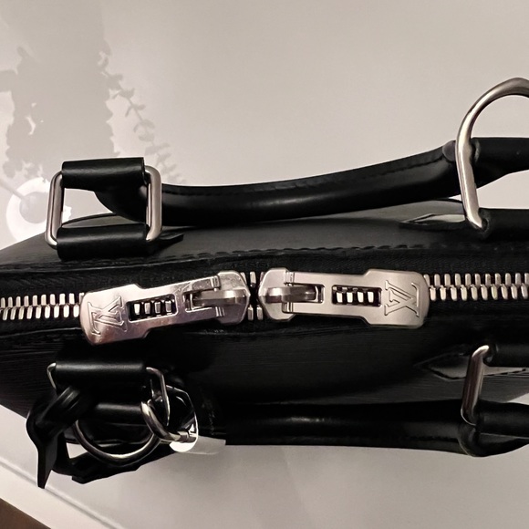 Louis Vuitton - Black Alma BB, Epi Leather, Designer Hand Bag, LV - Picture 9 of 12